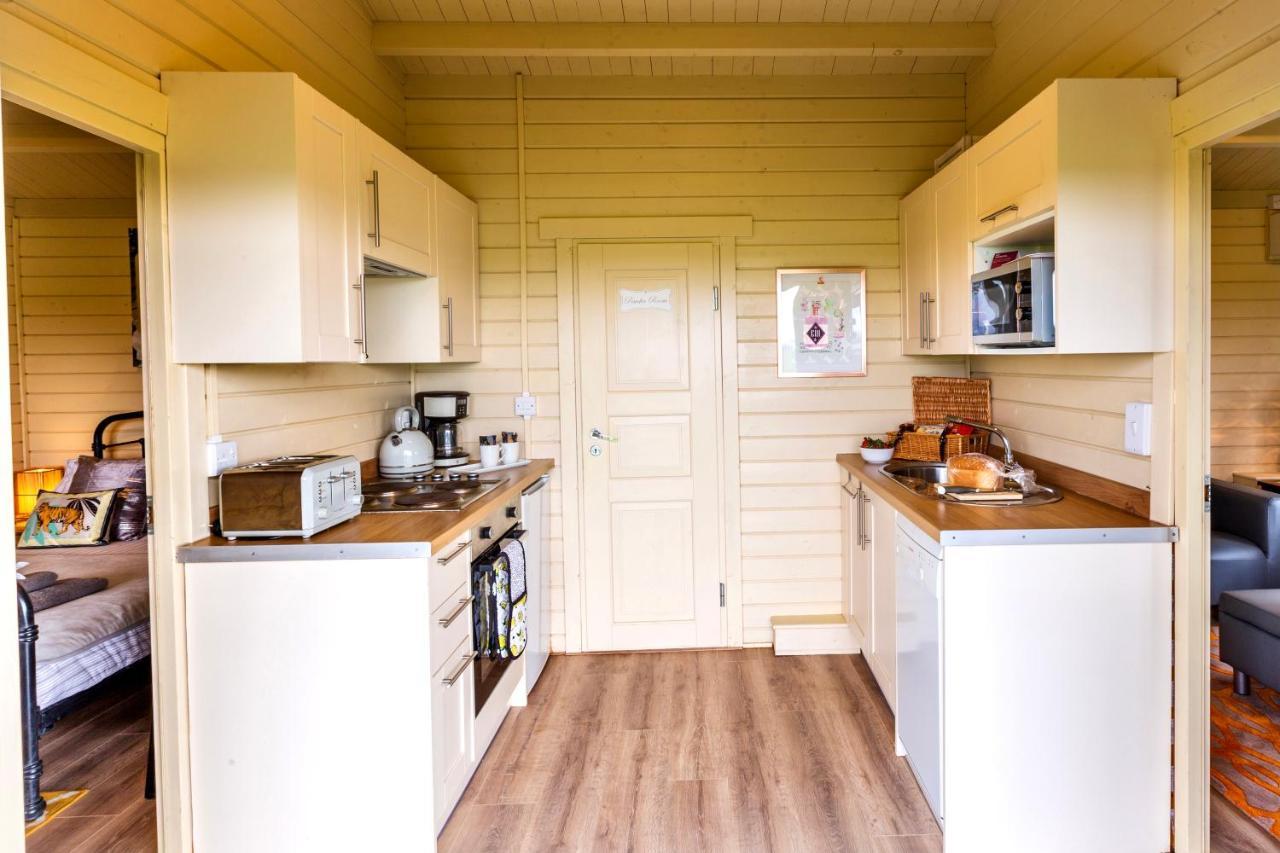 The Retreat Log Cabin Sudbury  Exterior photo