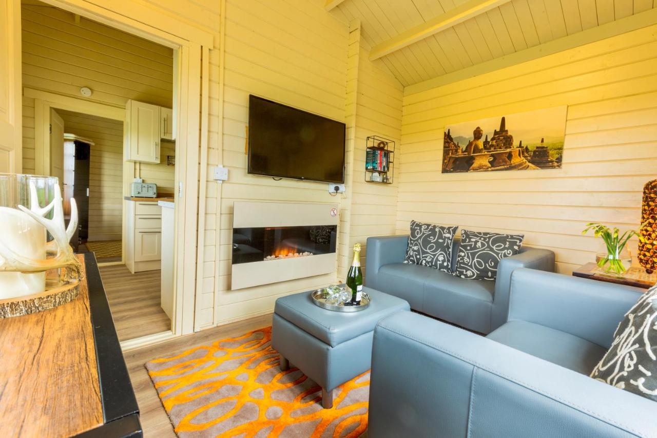 The Retreat Log Cabin Sudbury  Exterior photo